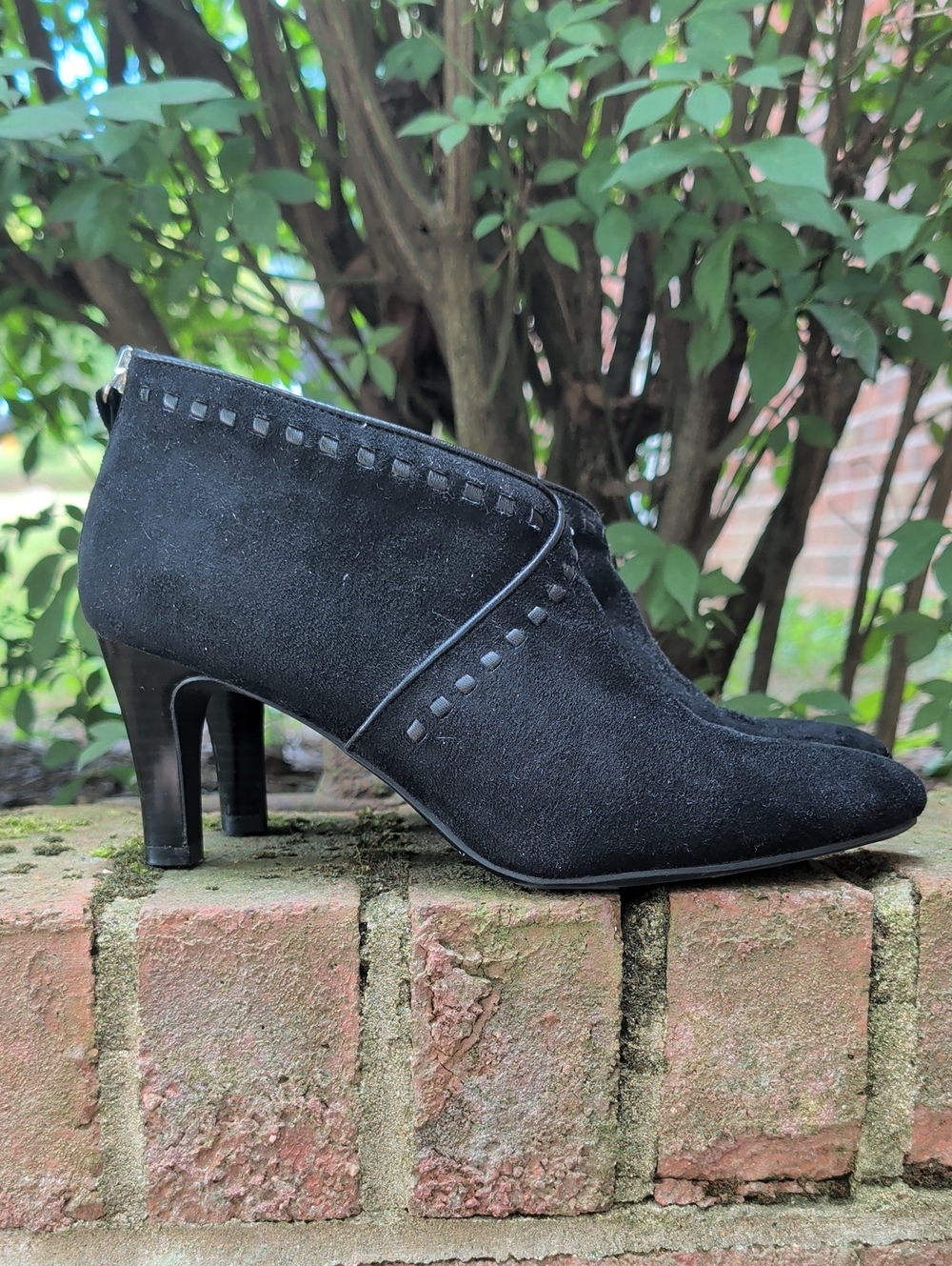 Lifestride Giada Black Faux Suede  Ankle Bootie Size 8.5